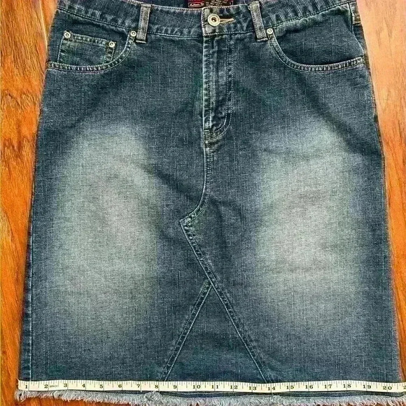 Aeropostale Denim Skirt Girl’s Size 3 Frayed Hem distressed - Picture 9 of 10